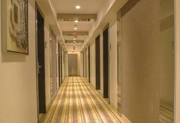 Hotel Supreme ヴィシャーカパトナム エクステリア 写真